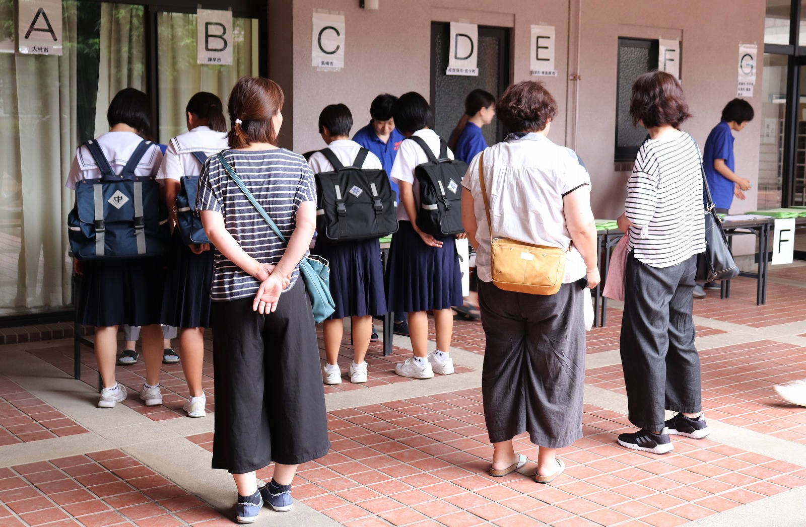 高校 見学 親 の 服装