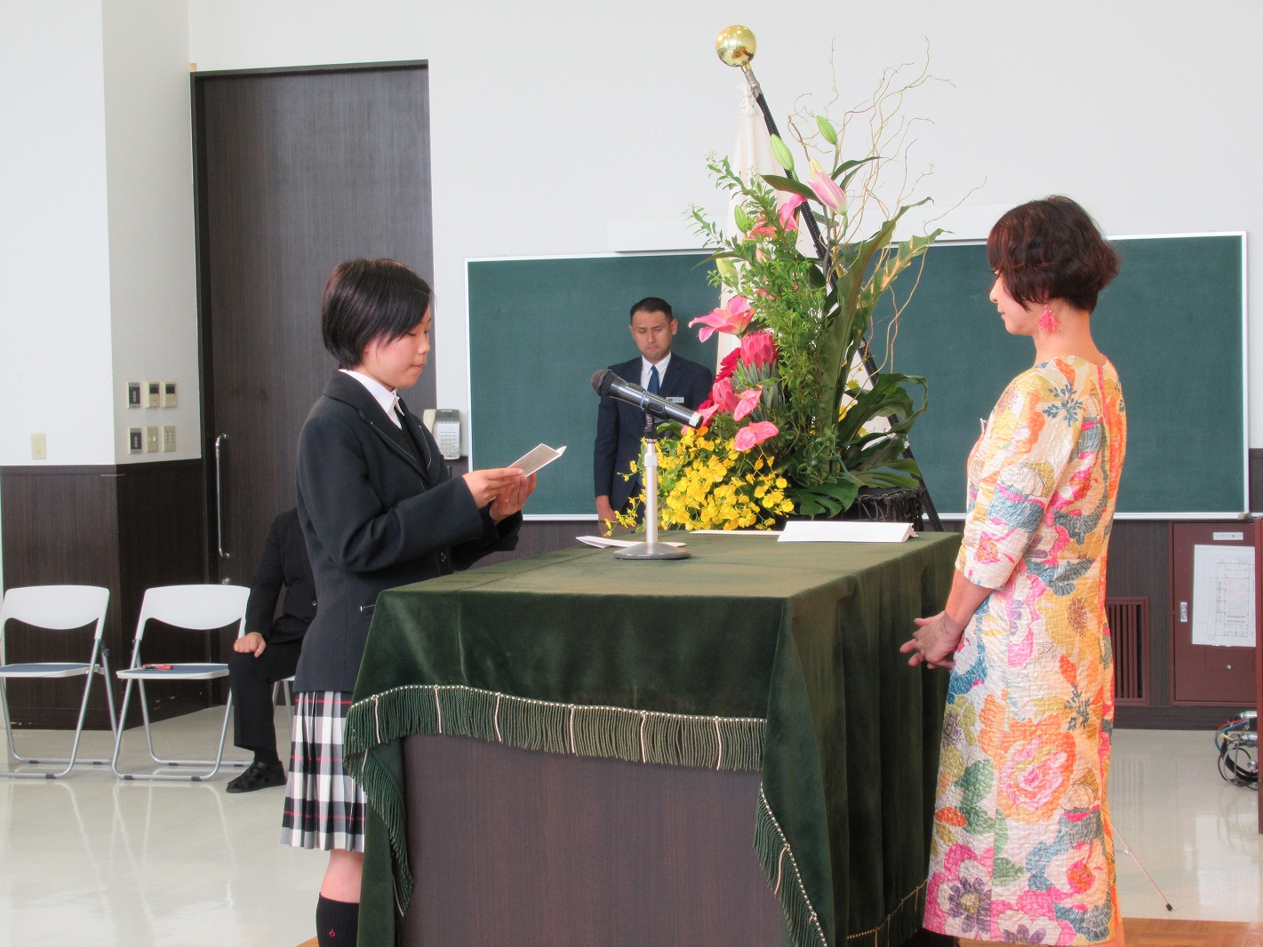 INFORMATION：ハリウッドワールド美容専門学校 入校式｜学校法人向陽